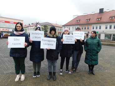 Happening przeciwko wojnie w Ukrainie na placu Legionów w Wieluniu - dziś mija rok od rosyjskiej inwazji na ten kraj