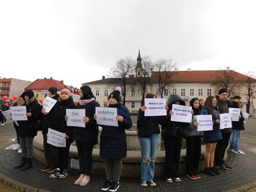 Happening przeciwko wojnie w Ukrainie na placu Legionów w Wieluniu - dziś mija rok od rosyjskiej inwazji na ten kraj