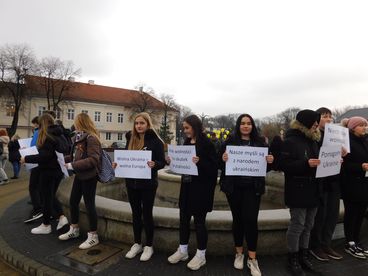 Happening przeciwko wojnie w Ukrainie na placu Legionów w Wieluniu - dziś mija rok od rosyjskiej inwazji na ten kraj