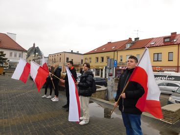 Happening przeciwko wojnie w Ukrainie na placu Legionów w Wieluniu - dziś mija rok od rosyjskiej inwazji na ten kraj
