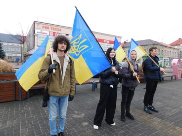 Happening przeciwko wojnie w Ukrainie na placu Legionów w Wieluniu - dziś mija rok od rosyjskiej inwazji na ten kraj