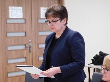 Gmina Biała przekazała łódzkiej Fundacji Happy Kids autobus, który przyda się do pomagania małym Ukraińcom