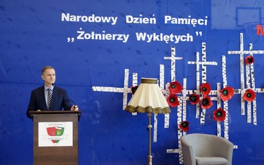 „Młodzi – Niezłomnym” – Dzień Patrona szkoły w Ostrówku