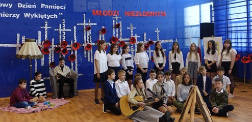 „Młodzi – Niezłomnym” – Dzień Patrona szkoły w Ostrówku