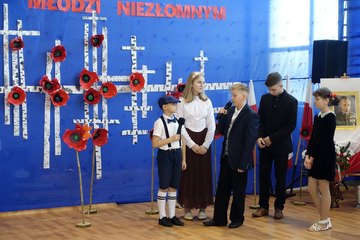 „Młodzi – Niezłomnym” – Dzień Patrona szkoły w Ostrówku