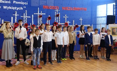 „Młodzi – Niezłomnym” – Dzień Patrona szkoły w Ostrówku