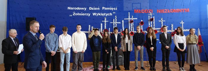 „Młodzi – Niezłomnym” – Dzień Patrona szkoły w Ostrówku