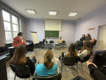 Młodzież wieluńskiego i wieruszowskiego liceum w projekcie „Młodzi płyną z Łodzią”