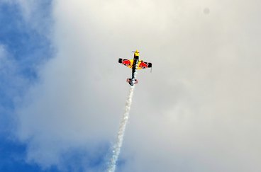 Pilot Aeroklubu Częstochowskiego wylądował na dachu hotelu w Dubaju. Przeszedł tym samym do historii