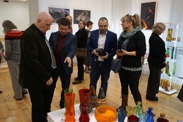 Feeria barw i mnogość kształtów na nowej wystawie w Muzeum w Praszce