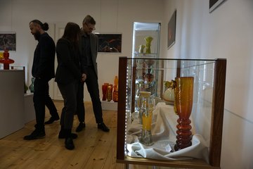 Feeria barw i mnogość kształtów na nowej wystawie w Muzeum w Praszce