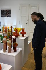 Feeria barw i mnogość kształtów na nowej wystawie w Muzeum w Praszce