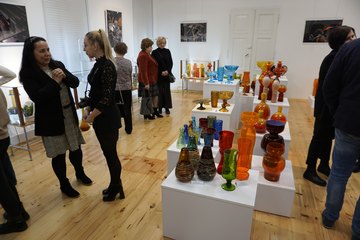 Feeria barw i mnogość kształtów na nowej wystawie w Muzeum w Praszce