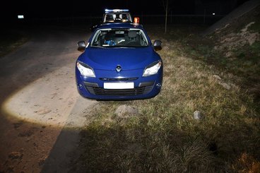 Powiat wieruszowski: 33-latek w przebraniu pracownika obsługi drogowej demontował metalową konstrukcję