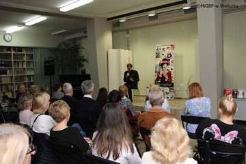 Spotkanie z Alkiem Rogzińskim w wieluńskiej bibliotece