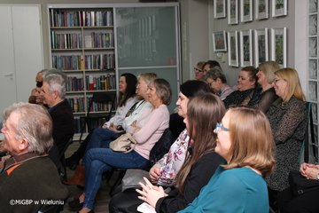 Spotkanie z Alkiem Rogzińskim w wieluńskiej bibliotece