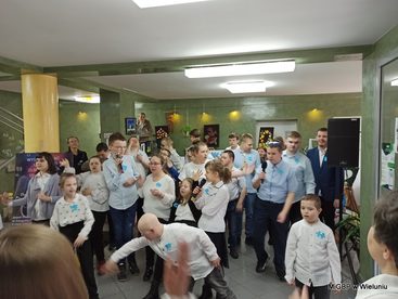„Przez niebieskie okulary” - wernisaż wystawy uczniów Zespołu Szkół Specjalnych w Wieluniu