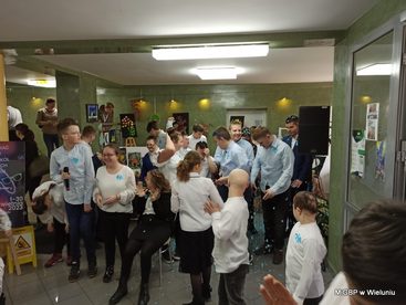 „Przez niebieskie okulary” - wernisaż wystawy uczniów Zespołu Szkół Specjalnych w Wieluniu