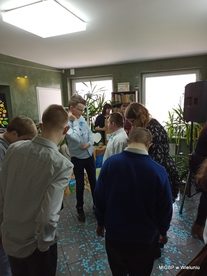 „Przez niebieskie okulary” - wernisaż wystawy uczniów Zespołu Szkół Specjalnych w Wieluniu