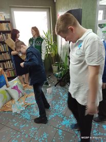 „Przez niebieskie okulary” - wernisaż wystawy uczniów Zespołu Szkół Specjalnych w Wieluniu