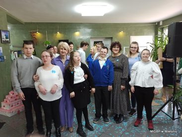 „Przez niebieskie okulary” - wernisaż wystawy uczniów Zespołu Szkół Specjalnych w Wieluniu