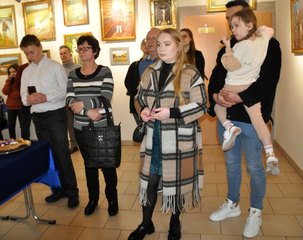 Krzysztof Goclik pokazuje swoje prace na wystawie w Praszce