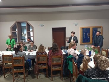 Gmina Wieluń:  „Recyklingowe kwiaty” -  Kulturalne Przejażdżki tym razem w Widoradzu