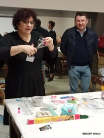 Gmina Wieluń:  „Recyklingowe kwiaty” -  Kulturalne Przejażdżki tym razem w Widoradzu