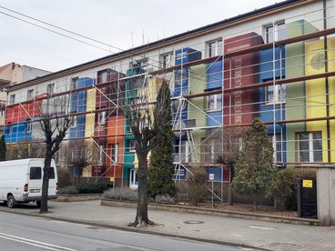 Wieluń zyskał nowy mural – wszystko za sprawą projektu realizowanego przez bibliotekę powiatową