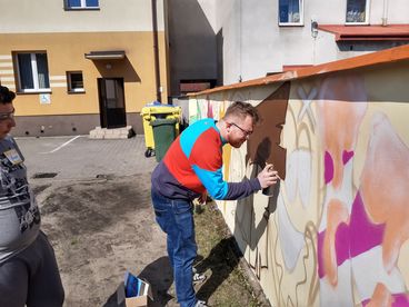 Kolejny mural, tym razem na dziedzińcu Biblioteki Powiatowej w Wieluniu