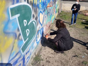 Kolejny mural, tym razem na dziedzińcu Biblioteki Powiatowej w Wieluniu