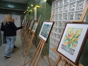 Finisaż obrazów Marii Wolniewicz w wieluńskiej bibliotece