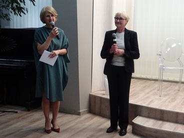 Finisaż obrazów Marii Wolniewicz w wieluńskiej bibliotece
