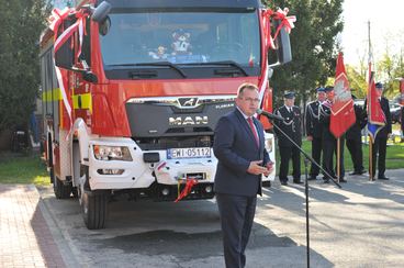 Nowy średni wóz bojowy w OSP w Ożarowie – uroczyste przekazanie i poświęcenie odbyło się w niedzielę