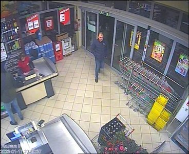 Pajęczańska policja publikuje wizerunek złodziei, którzy okradli sklep w Nowej Brzeźnicy