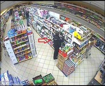 Pajęczańska policja publikuje wizerunek złodziei, którzy okradli sklep w Nowej Brzeźnicy