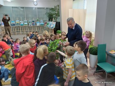 Spotkanie z Wacławem Witkowskim w wieluńskiej bibliotece