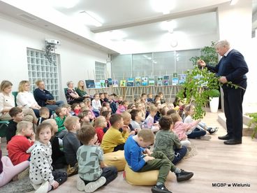 Spotkanie z Wacławem Witkowskim w wieluńskiej bibliotece