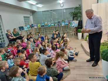 Spotkanie z Wacławem Witkowskim w wieluńskiej bibliotece