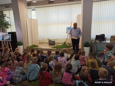 Spotkanie z Wacławem Witkowskim w wieluńskiej bibliotece