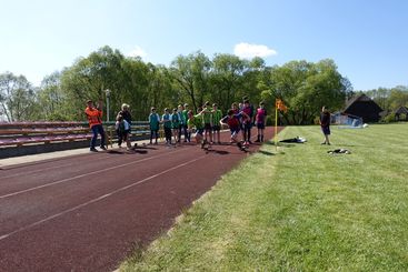 Podstawówki w Ostrówku i Osjakowie najlepsze w lekkoatletycznych wielobojach