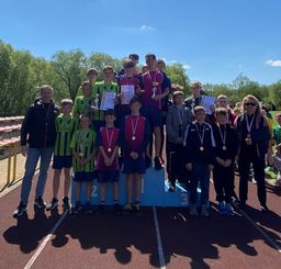 Podstawówki w Ostrówku i Osjakowie najlepsze w lekkoatletycznych wielobojach