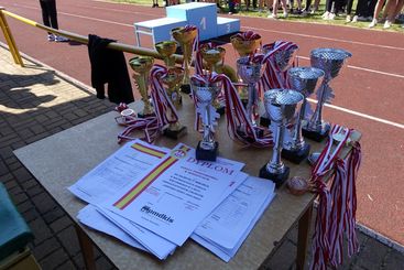 Podstawówki w Ostrówku i Osjakowie najlepsze w lekkoatletycznych wielobojach