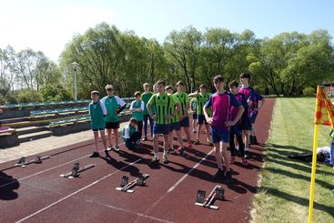Podstawówki w Ostrówku i Osjakowie najlepsze w lekkoatletycznych wielobojach