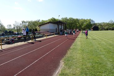 Podstawówki w Ostrówku i Osjakowie najlepsze w lekkoatletycznych wielobojach