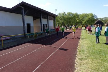 Podstawówki w Ostrówku i Osjakowie najlepsze w lekkoatletycznych wielobojach