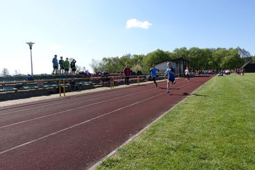 Podstawówki w Ostrówku i Osjakowie najlepsze w lekkoatletycznych wielobojach