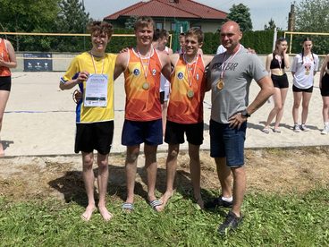 Wieluńskie licea wygrywają mistrzostwa w siatkówce plażowej