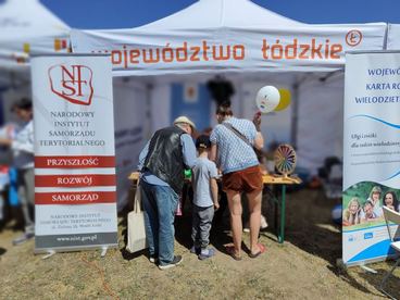 Piknik Województwa Łódzkiego Rozpoczęcie Lata – Letnia Scena Disco w Ostrwie Warckim za nami – mnóstwo atrakcji i sportowych emocji
