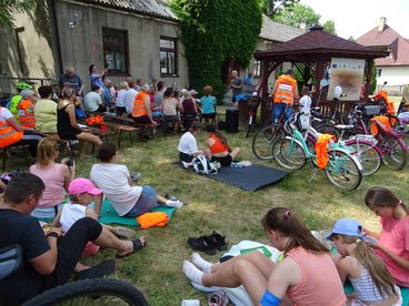 Rajd rowerowy na rozpoczęcie lata w Osjakowie. Uczestniczyło w nim 60 osób w różnym wieku